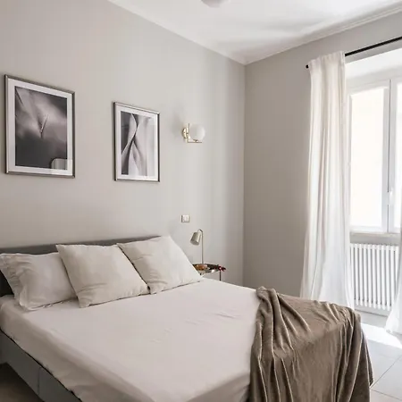 Hotel apartamentowy The Rent - Bright Flat Near San Pietro *