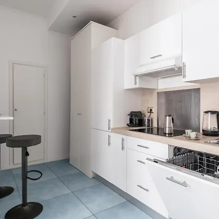 The Rent - Bright Flat Near San Pietro Aparthotel