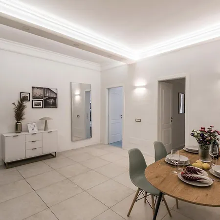 The Rent - Bright Flat Near San Pietro Aparthotel