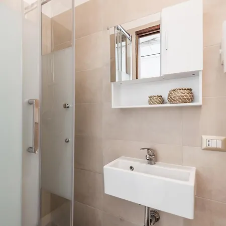 Hotel apartamentowy The Rent - Bright Flat Near San Pietro Rzym