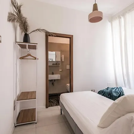 The Rent - Bright Flat Near San Pietro Aparthotel