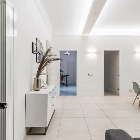 The Rent - Bright Flat Near San Pietro Aparthotel *