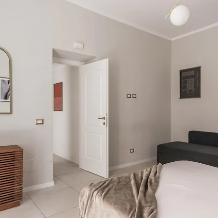 Hotel apartamentowy The Rent - Bright Flat Near San Pietro *