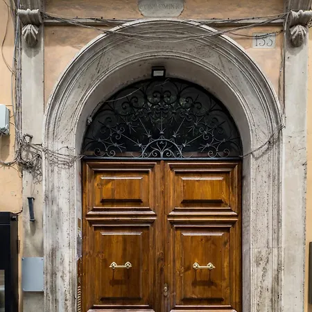 Aparthotel The Rent - Bright Flat Near San Pietro