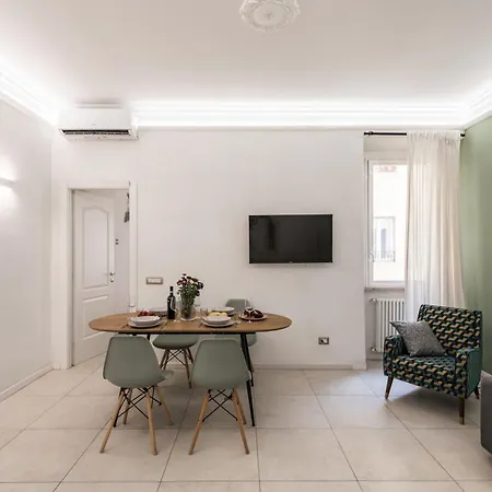 The Rent - Bright Flat Near San Pietro Aparthotel *