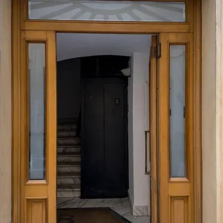 The Rent - Bright Flat Near San Pietro *